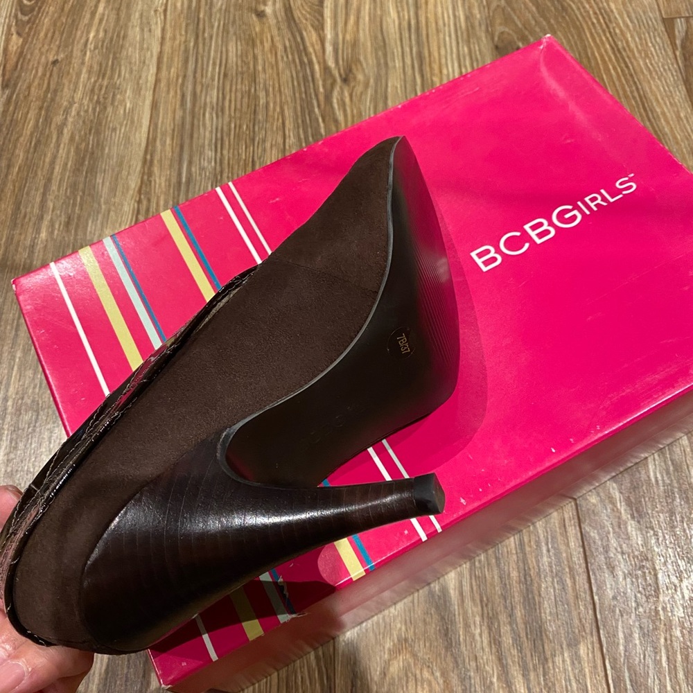 New heels size 7 in a brown color